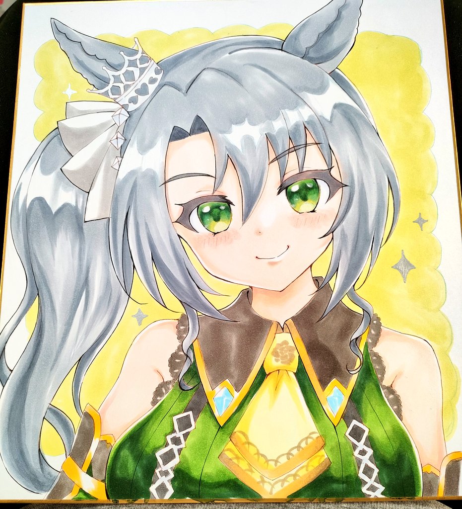 terimuku, satono crown (umamusume), umamusume, photo (medium), traditional media, 1girl, animal ears, bare shoulders, closed mouth, green eyes, green shirt, grey hair, hair between eyes, hair ribbon, head tilt, horse ears, parted bangs, ribbon, shikishi, shirt, side ponytail, sleeveless, sleeveless shirt, smile, solo, sparkle, upper body, white ribbon