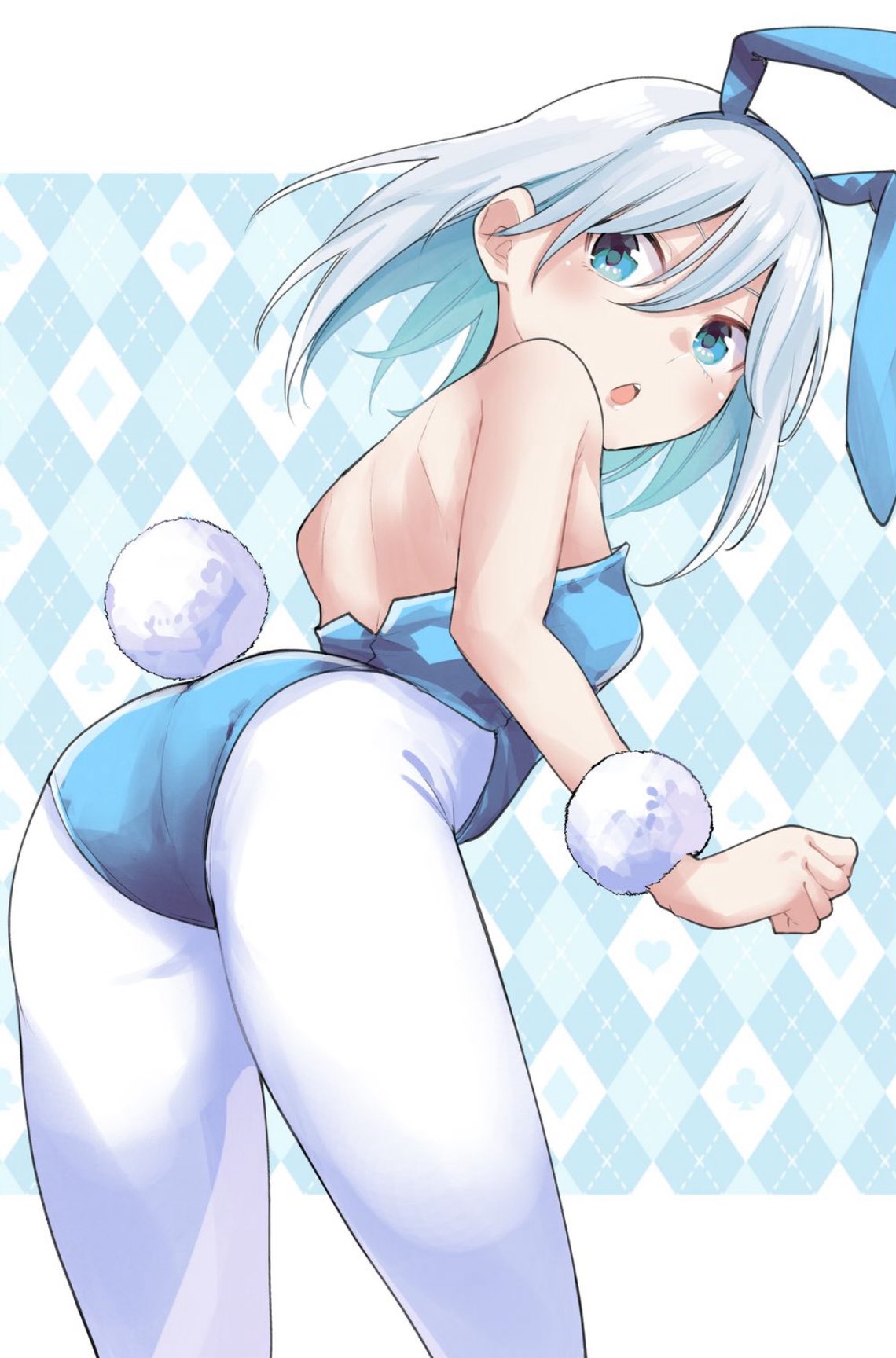 marcey, amagami asahi, amagami-san chi no enmusubi, highres, official art, 1girl, animal ear hairband, animal ears, argyle background, ass, back, bare shoulders, blue background, blue eyes, blue hairband, blue leotard, border, bracelet, breasts, club (shape), diamond (shape), double-parted bangs, fake animal ears, fake tail, fanged bangs, from behind, fur bracelet, grey hair, hair between eyes, hairband, heart, jewelry, leotard, long bangs, looking at viewer, looking back, medium hair, open mouth, pantyhose, playboy bunny, rabbit ear hairband, rabbit ears, rabbit tail, shoulder blades, sideways glance, small breasts, spade (shape), strapless, strapless leotard, tail, thighs, turning head, upper body, white border, white pantyhose