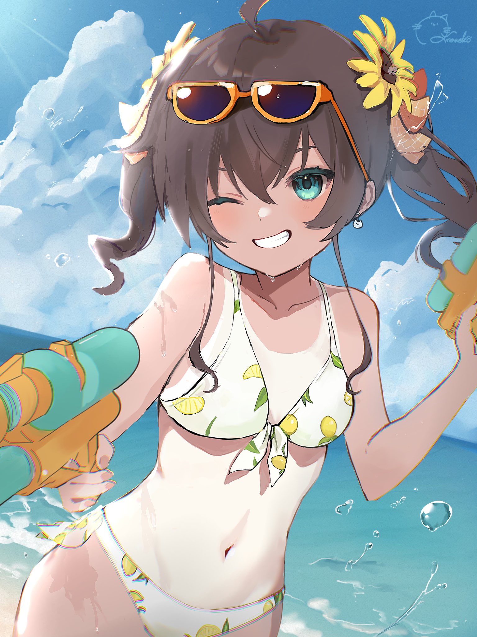 natsuiro matsuri, hololive, highres, 1girl, ahoge, bare shoulders, bikini, blue eyes, blue sky, breasts, brown hair, cloud, collarbone, cowboy shot, day, dot nose, eyewear on head, flower, grin, hair between eyes, hair flower, hair ornament, holding, looking at viewer, navel, ocean, one eye closed, outdoors, sky, small breasts, smile, solo, sunflower, sunflower hair ornament, sunglasses, swimsuit, teeth, upper body, virtual youtuber, water gun, wet, white bikini, yomiya amaneko