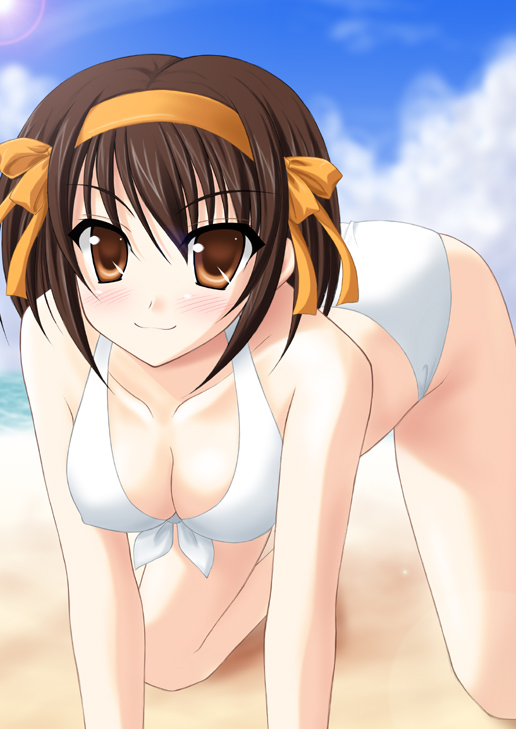 minamori noeru, suzumiya haruhi, suzumiya haruhi no yuuutsu, tagme, 00s, 1girl, all fours, beach, bikini, breasts, cleavage, cloud, female focus, looking at viewer, ocean, outdoors, sky, solo, swimsuit, water