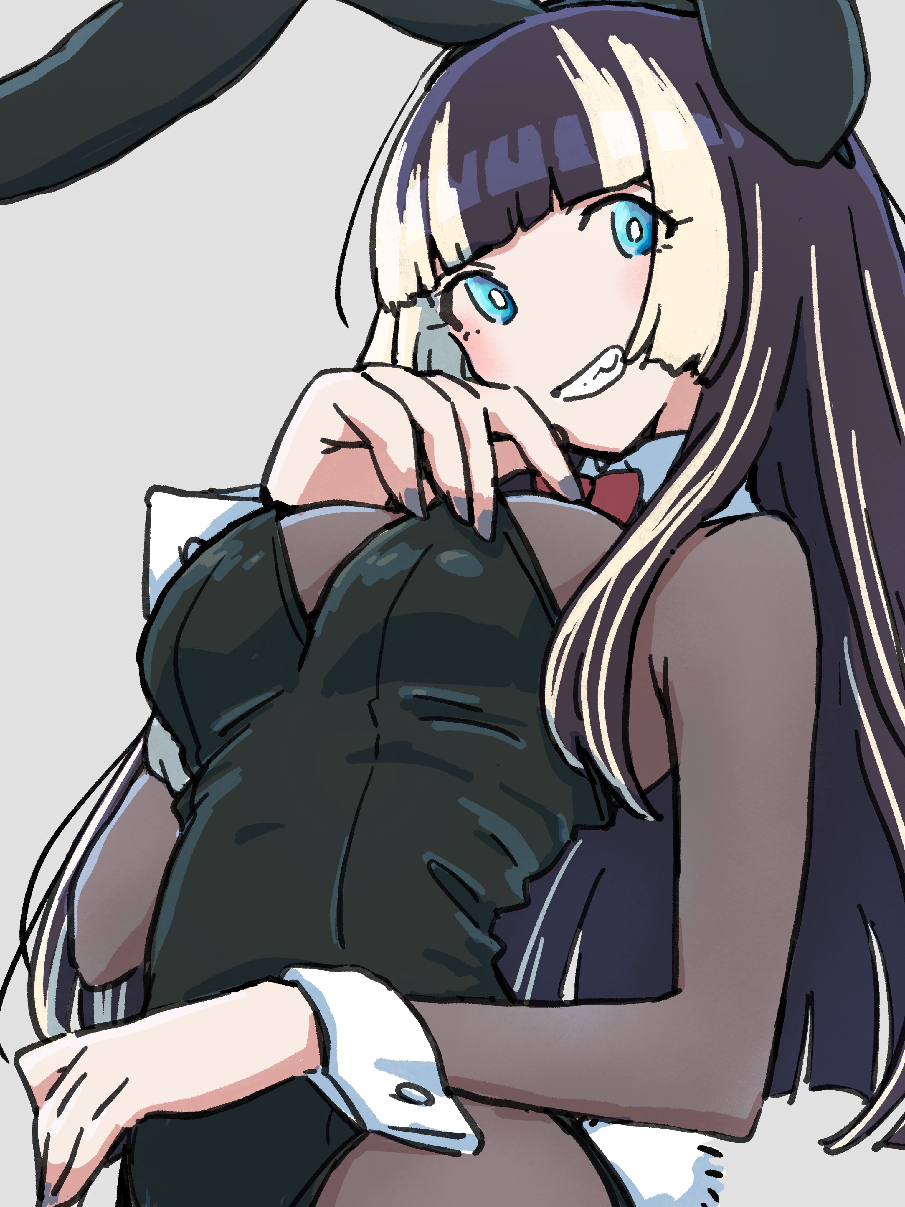 xoo (x), juufuutei raden, hololive, hololive dev is, absurdres, commentary, highres, symbol-only commentary, 1girl, animal ear hairband, animal ears, black bodysuit, black hair, black leotard, bodysuit, bow, bowtie, fake animal ears, grin, hairband, leotard, long hair, looking at viewer, multicolored hair, playboy bunny, rabbit ear hairband, rabbit ears, red bow, red bowtie, smile, solo, two-tone hair, virtual youtuber, white hair, wrist cuffs