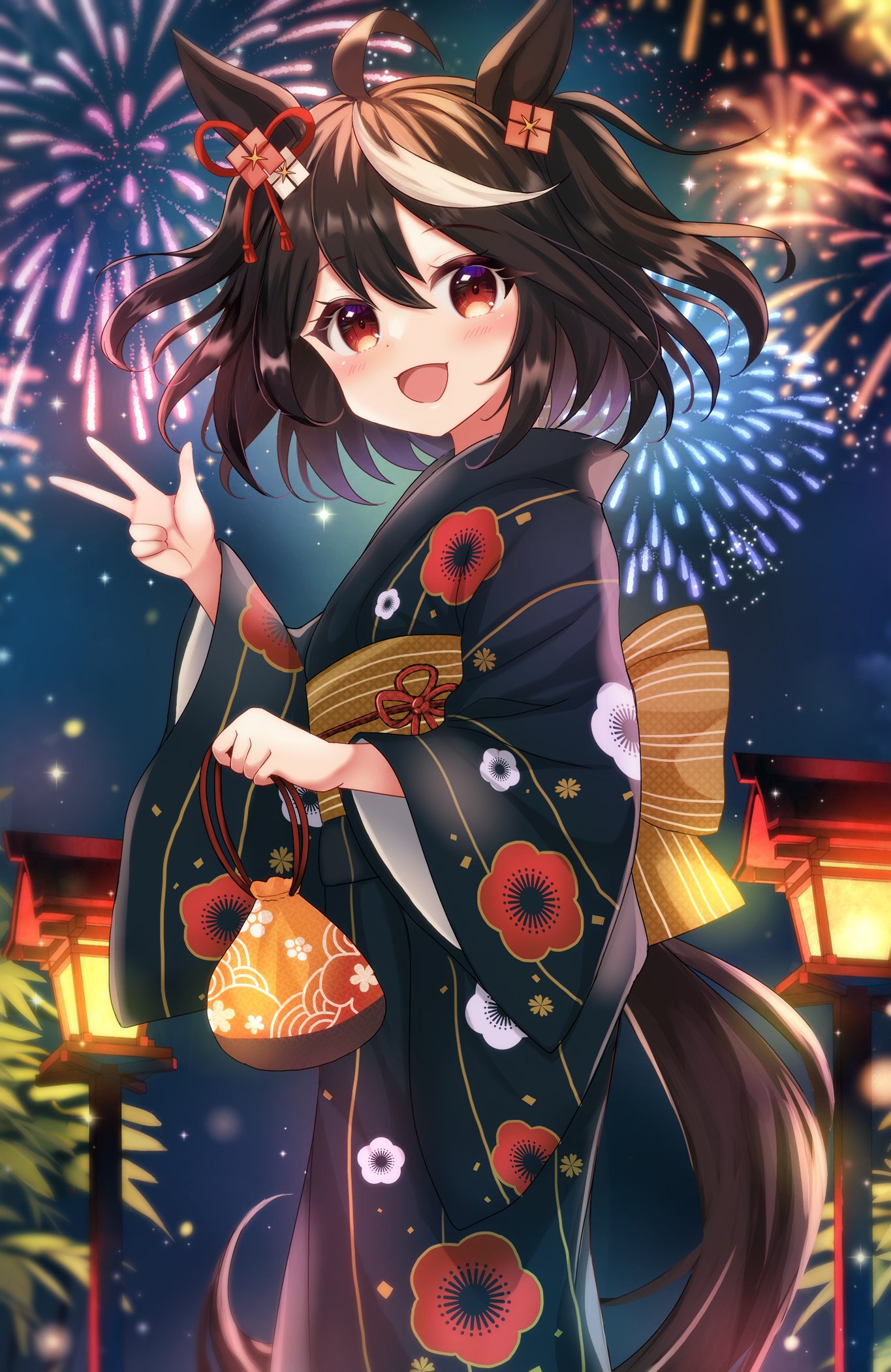 terimuku, kitasan black (umamusume), umamusume, commentary request, highres, 1girl, :d, aerial fireworks, animal ears, black hair, black kimono, blush, fireworks, floral print, from side, hair between eyes, hand up, horse ears, horse girl, horse tail, japanese clothes, kimono, long sleeves, looking at viewer, looking to the side, multicolored hair, night, night sky, obi, open mouth, outdoors, print kimono, red eyes, sash, sky, smile, solo, star (sky), starry sky, streaked hair, tail, two side up, w, white hair, wide sleeves