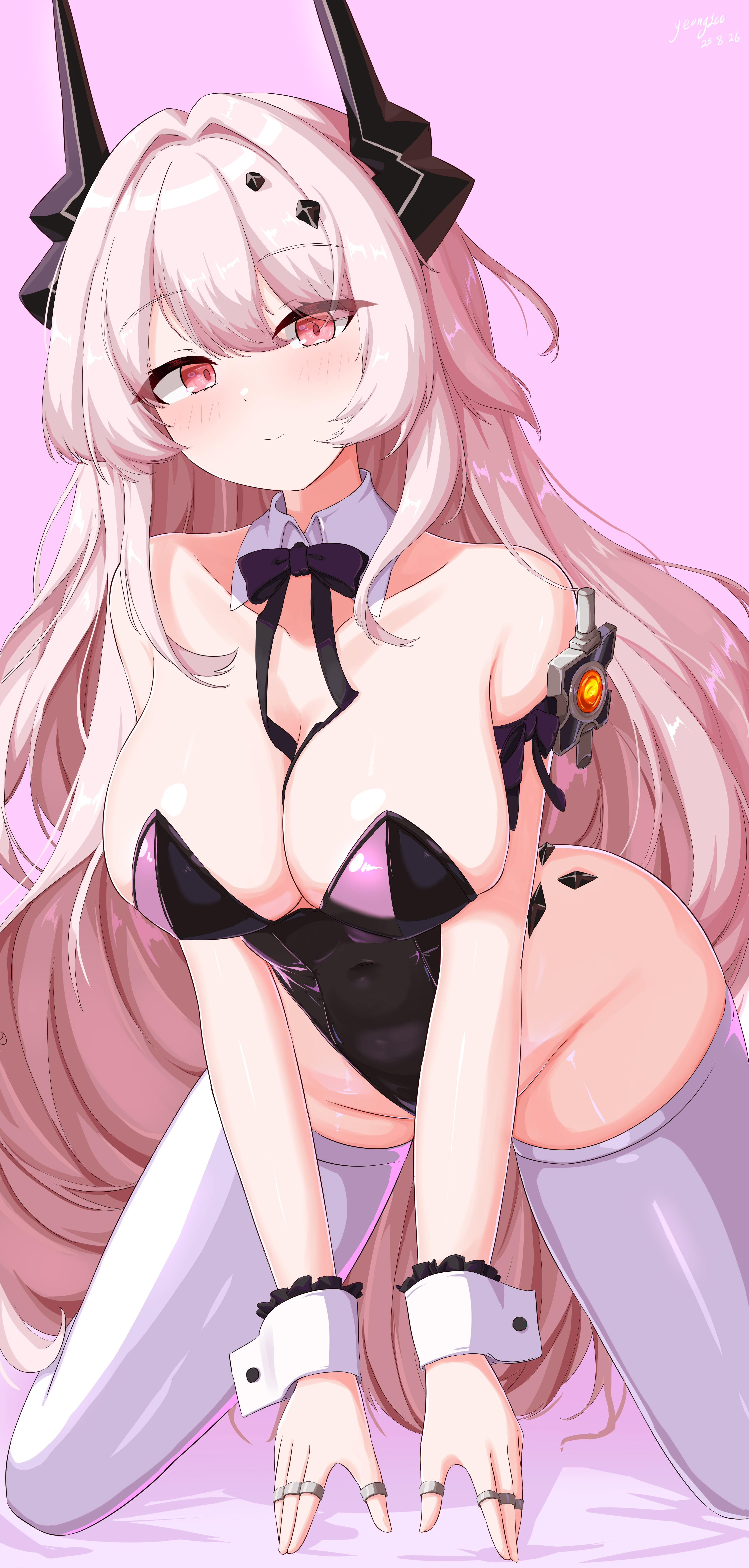 yeong100, theresa (arknights), arknights, absurdres, highres, 1girl, bare shoulders, black leotard, bow, bowtie, breasts, cleavage, closed mouth, collarbone, demon horns, detached collar, highleg, highleg leotard, horns, jewelry, large breasts, leotard, long hair, looking at viewer, material growth, multiple rings, nontraditional playboy bunny, oripathy lesion (arknights), pink background, red eyes, ring, simple background, smile, solo, strapless, strapless leotard, thighhighs, very long hair, white hair, white thighhighs, wrist cuffs