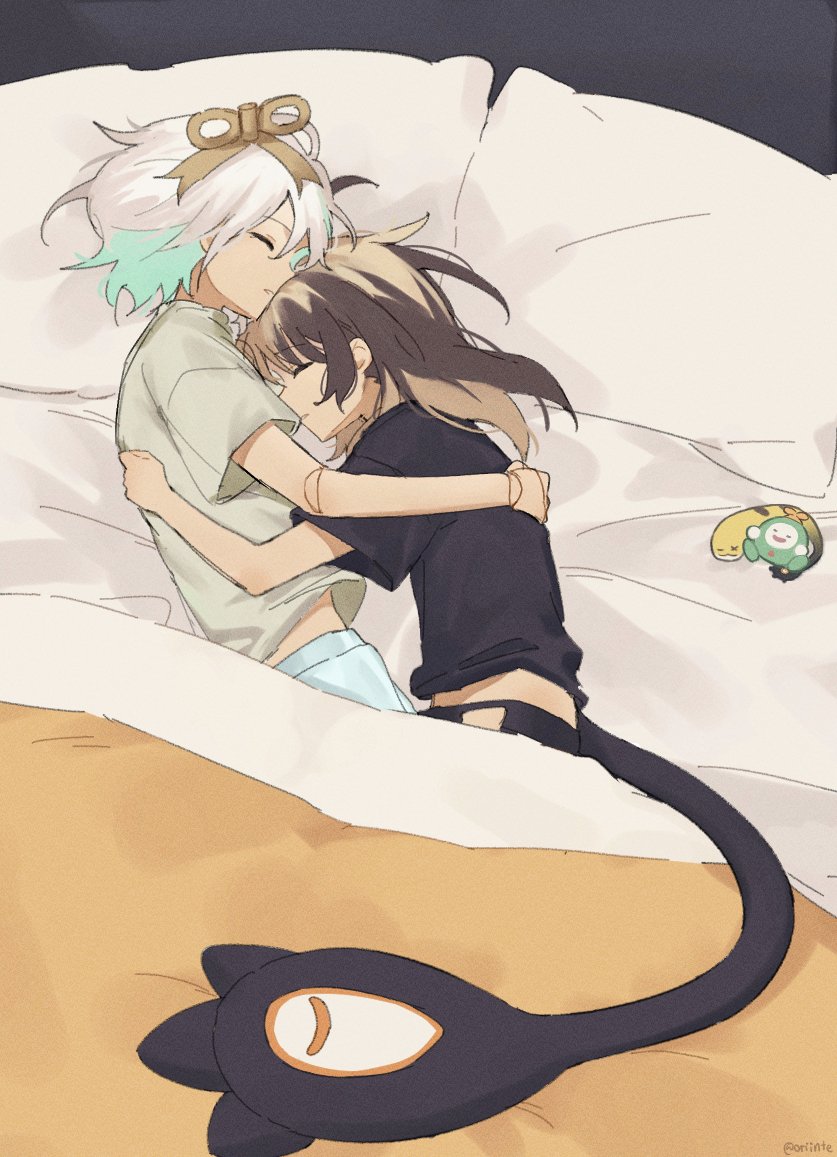 orinte, cecilia immergreen, gigi murin, hololive, hololive english, commentary, hashtag-only commentary, 2girls, aqua hair, black shirt, brown hair, closed eyes, colored inner hair, cuddling, doll joints, grey hair, joints, multicolored hair, multiple girls, panther tail, parted lips, pillow, shirt, short hair, short sleeves, streaked hair, tail, under covers, virtual youtuber, white hair, yuri