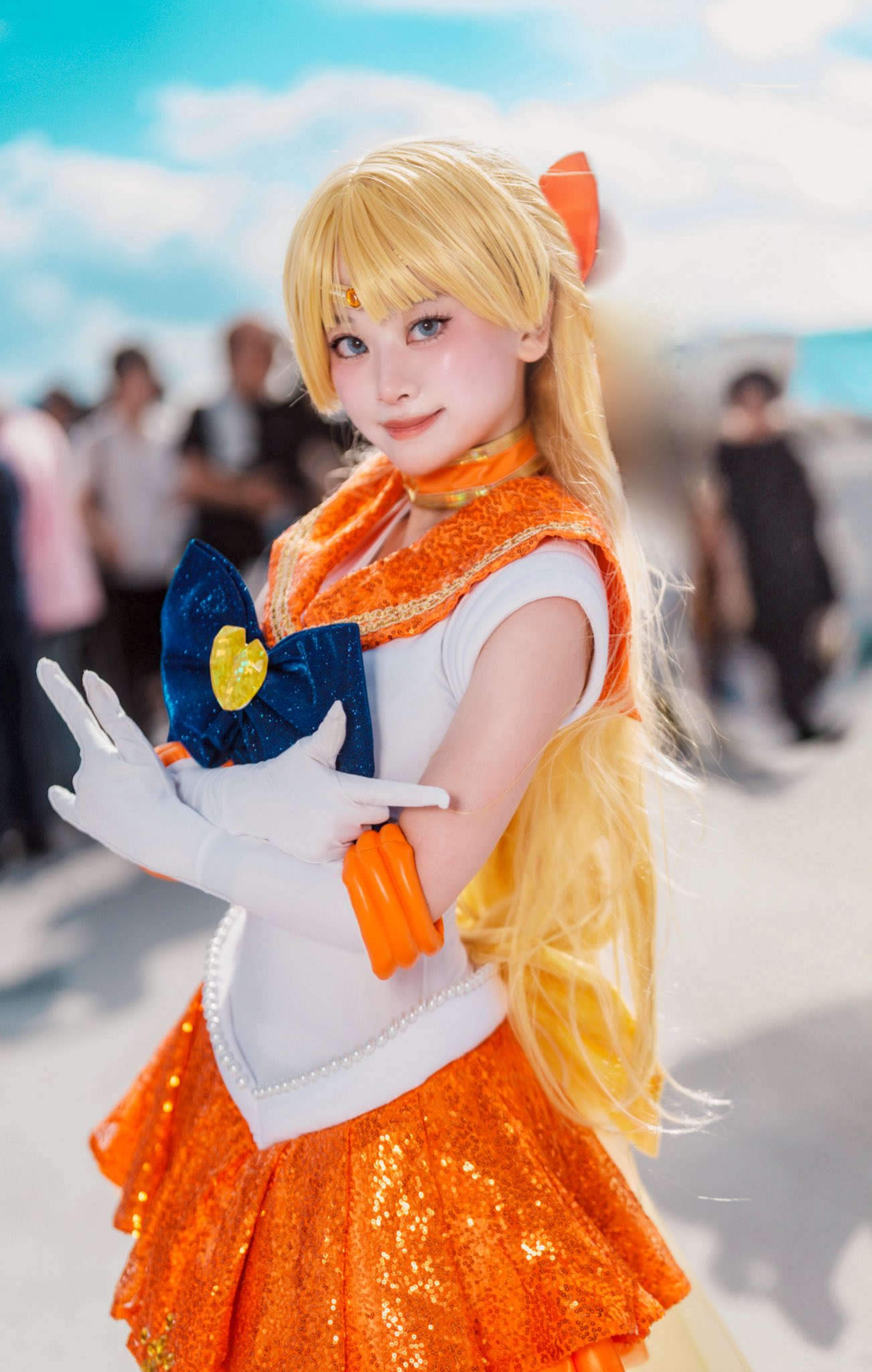 aino minako, sailor venus, bishoujo senshi sailor moon, real life, cosplay photo, photo (medium), 1girl, angel oo46, blonde hair, breasts, cosplay, gloves, long hair, looking at viewer, miniskirt, sailor venus (cosplay), short sleeves, skirt