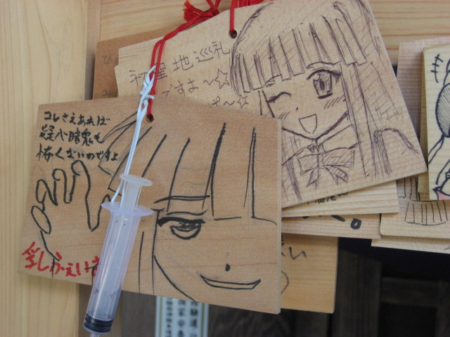 furude rika, higurashi no naku koro ni, capsule, photo (medium), 00s, 1girl, ;d, blunt bangs, ema, evil smile, one eye closed, open clothes, open mouth, paper, parted lips, short hair, smile, syringe, upper body