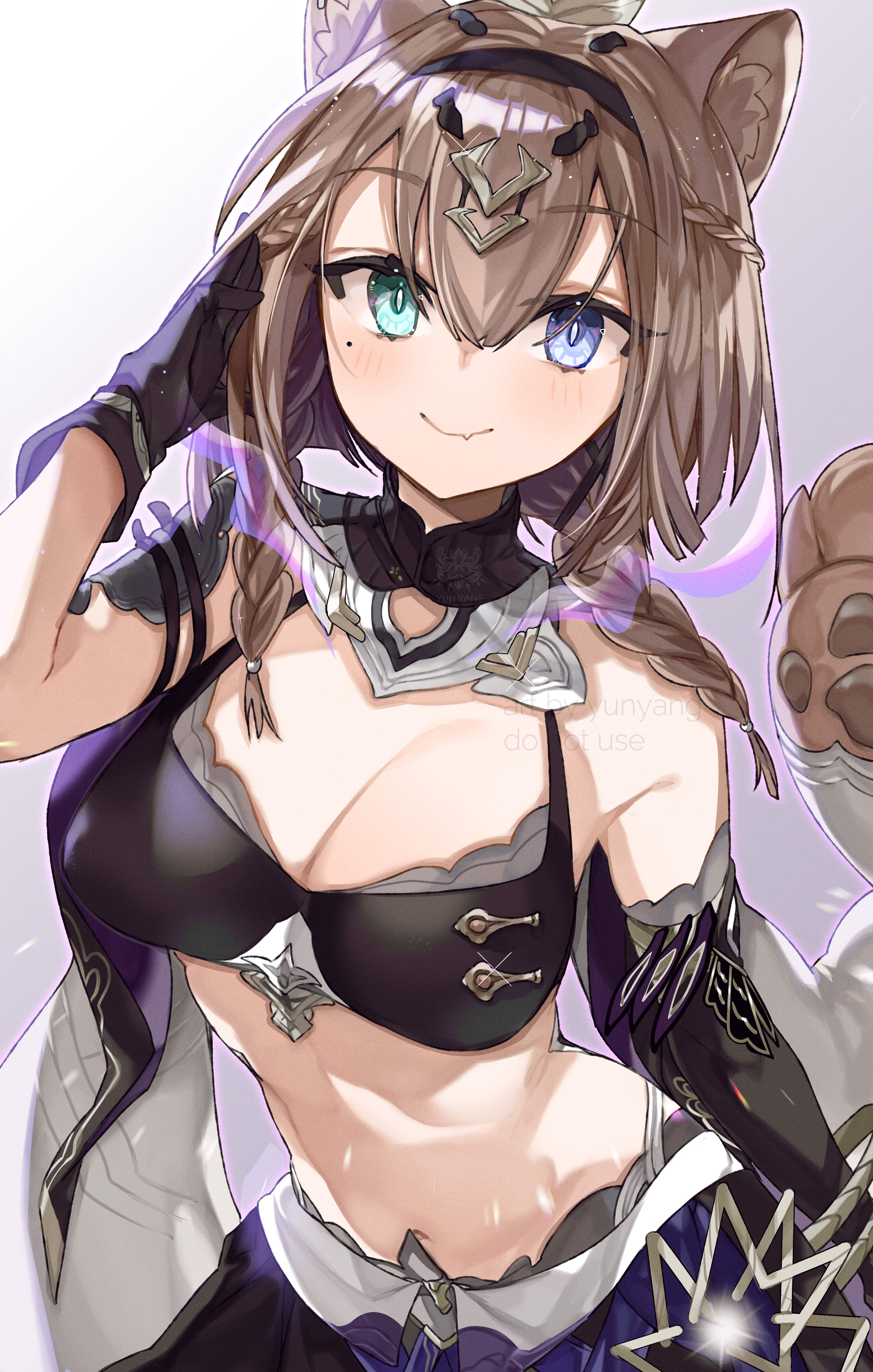 yun-yang, pardofelis, pardofelis (reverist calico), honkai (series), honkai impact 3rd, absurdres, commentary, english commentary, highres, 1girl, animal ears, bikini, bikini top only, black bikini, black gloves, black shorts, blue eyes, blunt bangs, breasts, brown hair, cat ears, cat girl, cat tail, cleavage, gloves, green eyes, heterochromia, large breasts, looking at viewer, navel, short hair with long locks, shorts, smile, solo, stomach, swimsuit, tail