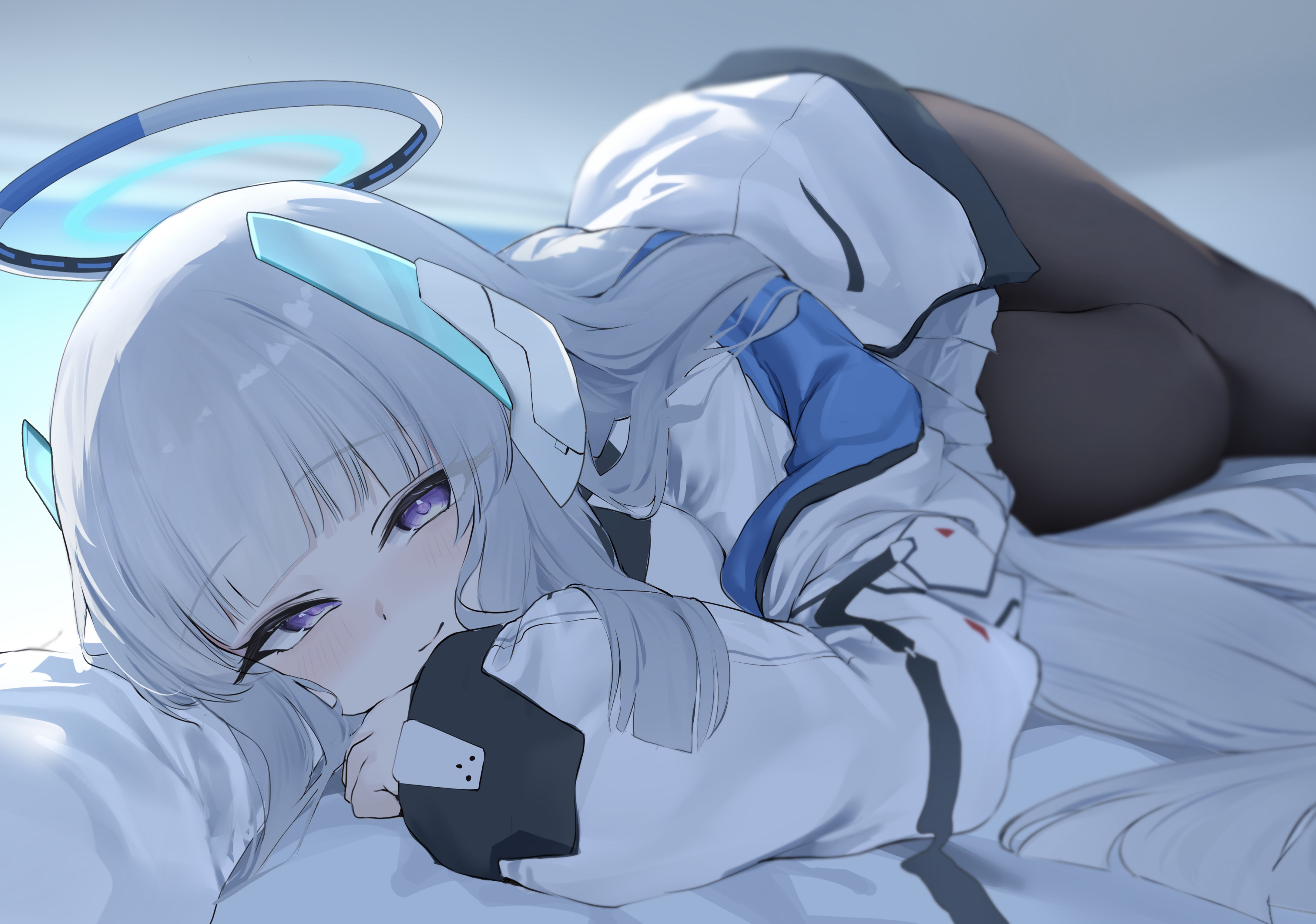 tol10131, noa (blue archive), blue archive, absurdres, highres, 1girl, closed mouth, grey hair, halo, headgear, jacket, long hair, long sleeves, looking at viewer, lying, mechanical halo, on side, smile, solo, white halo, white jacket