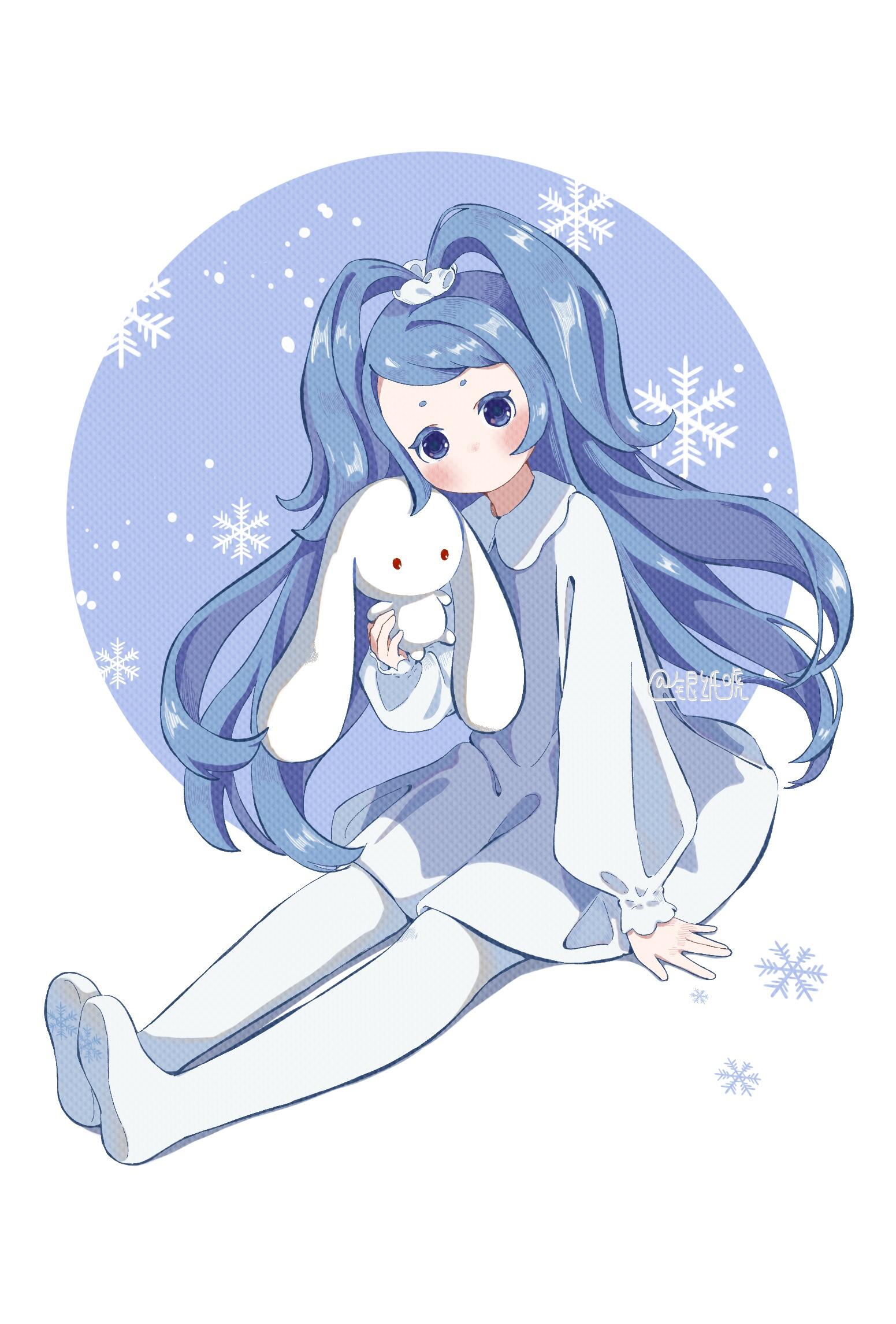 xueying wawa (roco kingdom:world), roco kingdom, bad source, highres, 1girl, artist name, blue eyes, blue hair, blush, closed mouth, daer maodou (roco kingdom:world), doll, dress, full body, holding, holding doll, long hair, long sleeves, looking at viewer, no shoes, pantyhose, puffy long sleeves, puffy sleeves, roco kingdom:world, short bangs, short eyebrows, sitting, snowflakes, solo, stuffed animal, stuffed rabbit, stuffed toy, very long hair, white background, white dress, white pantyhose, xueying wawa (anthropomorphism) (roco kingdom:world), yinshi hu