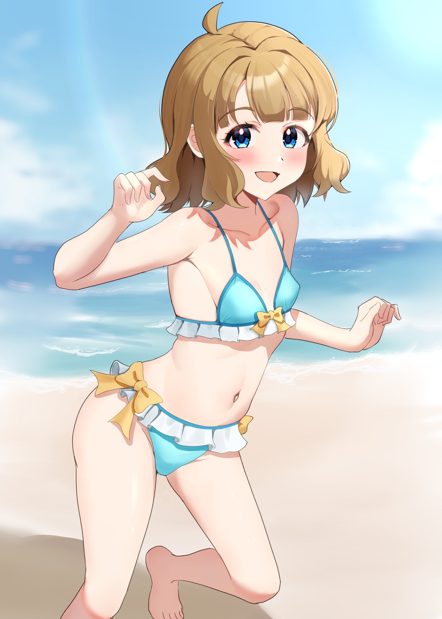 tanukiinu005, suou momoko, idolmaster, highres, 1girl, bare arms, bare legs, bare shoulders, barefoot, beach, bikini, blue bikini, blue eyes, blue sky, blush, bow, bow bikini, breasts, brown hair, day, horizon, looking at viewer, medium hair, navel, ocean, open mouth, outdoors, sky, small breasts, solo, stomach, swimsuit, thighs