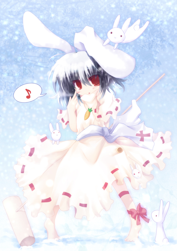 ai takurou, inaba tewi, touhou, silver hair, 1girl, animal, animal ears, barefoot, dress, female focus, looking at viewer, musical note, puffy short sleeves, puffy sleeves, rabbit, rabbit ears, red eyes, short sleeves, solo, speech bubble, spoken musical note, standing, white dress