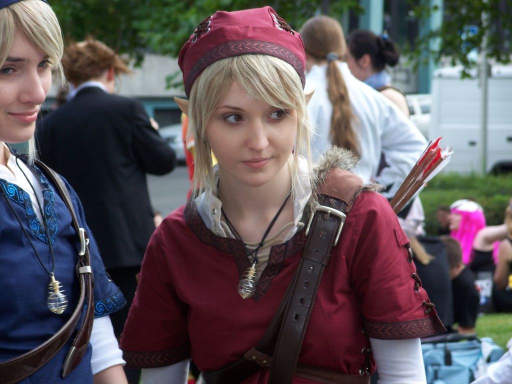 link, nintendo, the legend of zelda, cosplay photo, gender request, photo (medium), 2girls, androgynous, blue tunic, cosplay, genderswap, linkette, multiple girls, pointy ears, red tunic, reverse trap, tunic