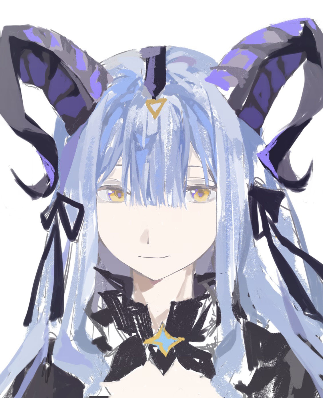 togawa sakiko, arknights, bang dream!, bang dream! it's mygo!!!!!, chinese commentary, commentary request, highres, 1girl, black horns, black ribbon, blue hair, blunt bangs, closed mouth, curled horns, detached collar, hair between eyes, hair ribbon, horns, long hair, looking at viewer, ming you (fish159412), official alternate costume, ribbon, sidelocks, simple background, smile, solo, togawa sakiko (master of melodia), upper body, white background, yellow eyes