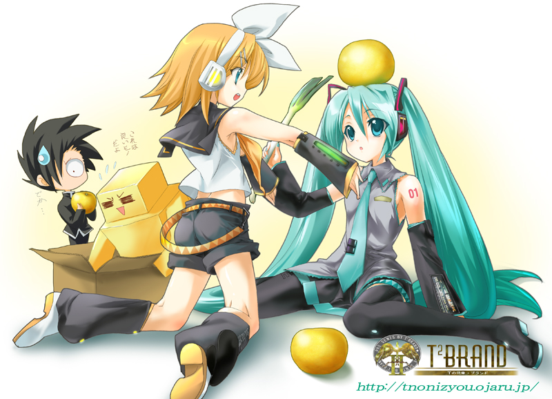tnonizyou, hatsune miku, kagamine rin, vocaloid, black legwear, 2girls, aqua hair, ass, blonde hair, blue eyes, box, carton, detached sleeves, from behind, green eyes, hair ribbon, hairband, headgear, kneeling, long hair, long sleeves, multiple girls, ribbon, sailor collar, school uniform, serafuku, short hair, simple background, sitting, sweatdrop, tattoo, thighhighs, twintails, very long hair, wariza, white background