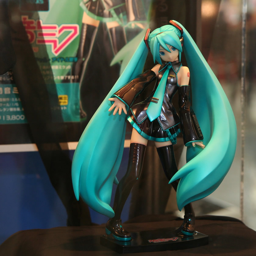 hatsune miku, vocaloid, wonder festival, wonder festival 2008, photo (medium), figure, long hair, solo, thighhighs, twintails, very long hair, volks