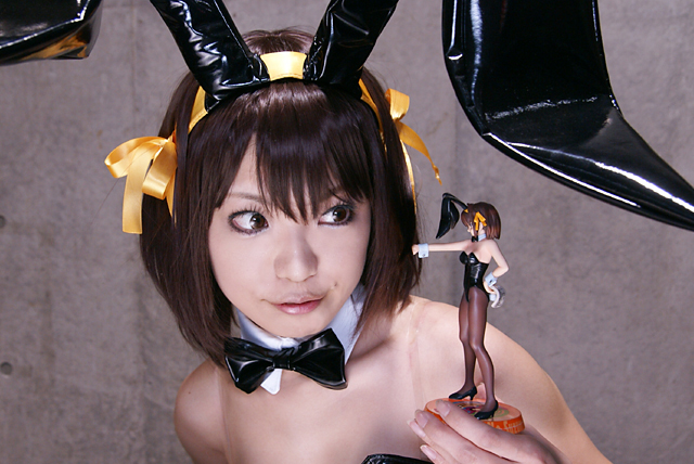 suzumiya haruhi, suzumiya haruhi no yuuutsu, cosplay photo, photo (medium), animal ears, brown hair, cosplay, fake animal ears, figure, leotard, pantyhose, playboy bunny, rabbit ears