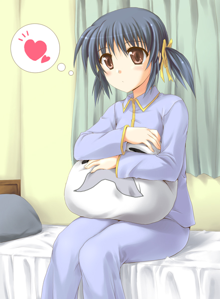 kusakami akira, pako (pousse-cafe), elder dango, sunohara mei, clannad, dango daikazoku, 00s, 1girl, bed, bed sheet, black hair, brown eyes, curtains, female focus, heart, indoors, on bed, pillow, room, short hair, solo, speech bubble, thought bubble, twintails