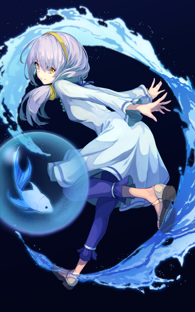 online neet, izumi (under night in-birth), under night in-birth, under night in-birth 2 sys:celes, 1girl, bubble, dress, fish, grey hair, hair ornament, hairband, long hair, sandals, side ponytail, simple background, solo, water, white dress, yellow eyes, yellow hairband