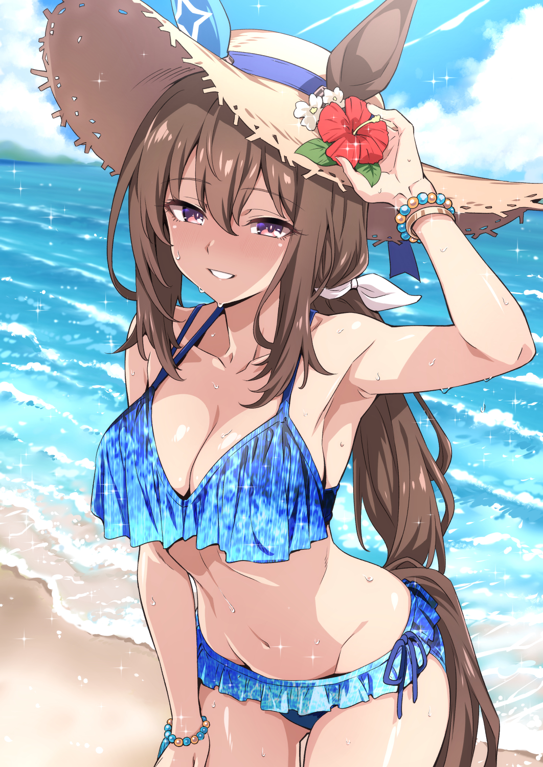 nakahira guy, admire vega (umamusume), umamusume, highres, 1girl, animal ears, beach, bead bracelet, beads, bikini, blue bikini, blue sky, blush, bracelet, breasts, brown eyes, brown hair, cleavage, cloud, collarbone, flower, frilled bikini, frills, grin, hair between eyes, hat, hat flower, horizon, horse ears, horse girl, horse tail, jewelry, long hair, looking at viewer, medium breasts, navel, ocean, red flower, ruffle bikini, sidelocks, sky, smile, solo, standing, sun hat, swimsuit, tail, very long hair, wet