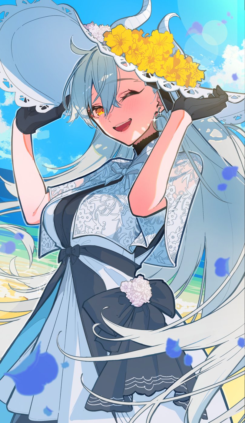age nasuo, olga marie animusphere, u-olga marie, u-olga marie (first ascension), fate/grand order, fate (series), highres, 1girl, asymmetrical bangs, beach, black dress, black gloves, blue sky, blush, breasts, capelet, dress, flower, gloves, hair ribbon, hat, hat flower, horns, long hair, looking at viewer, medium breasts, one eye closed, open mouth, orange eyes, ribbon, shore, sky, smile, solo, sun hat, two-tone dress, very long hair, white capelet, white dress, white hair, white hat