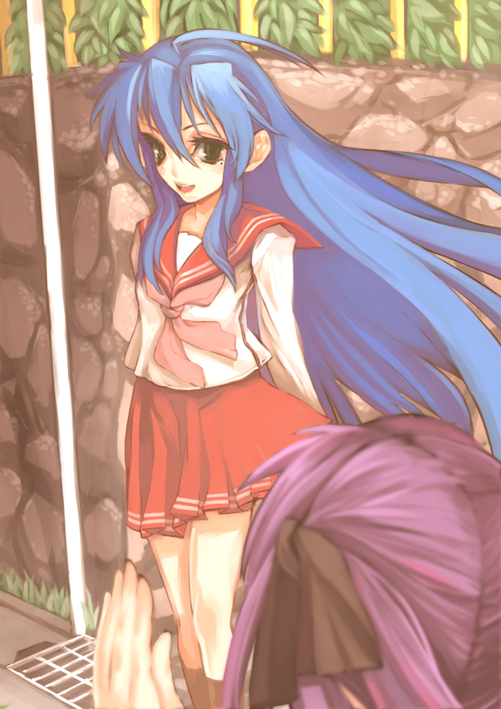 totoya yuu, hiiragi kagami, izumi konata, lucky star, bad id, bad pixiv id, 00s, 2girls, blue hair, long hair, mole, mole under eye, multiple girls