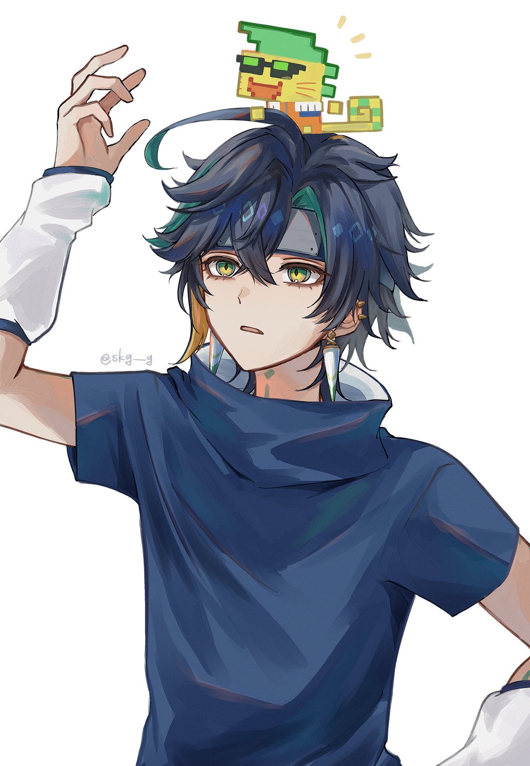 ajaw (genshin impact), kinich (genshin impact), sugiyama noriaki, takeuchi junko, uchiha sasuke, uzumaki naruto, genshin impact, naruto (series), highres, 1other, black hair, black headband, blonde hair, blue shirt, cosplay, earrings, green hair, hair between eyes, headband, jewelry, male focus, multicolored hair, shirt, short hair, short sleeves, skg g, streaked hair, turtleneck, uchiha sasuke (cosplay), uzumaki naruto (cosplay), voice actor connection, white background, white sleeves