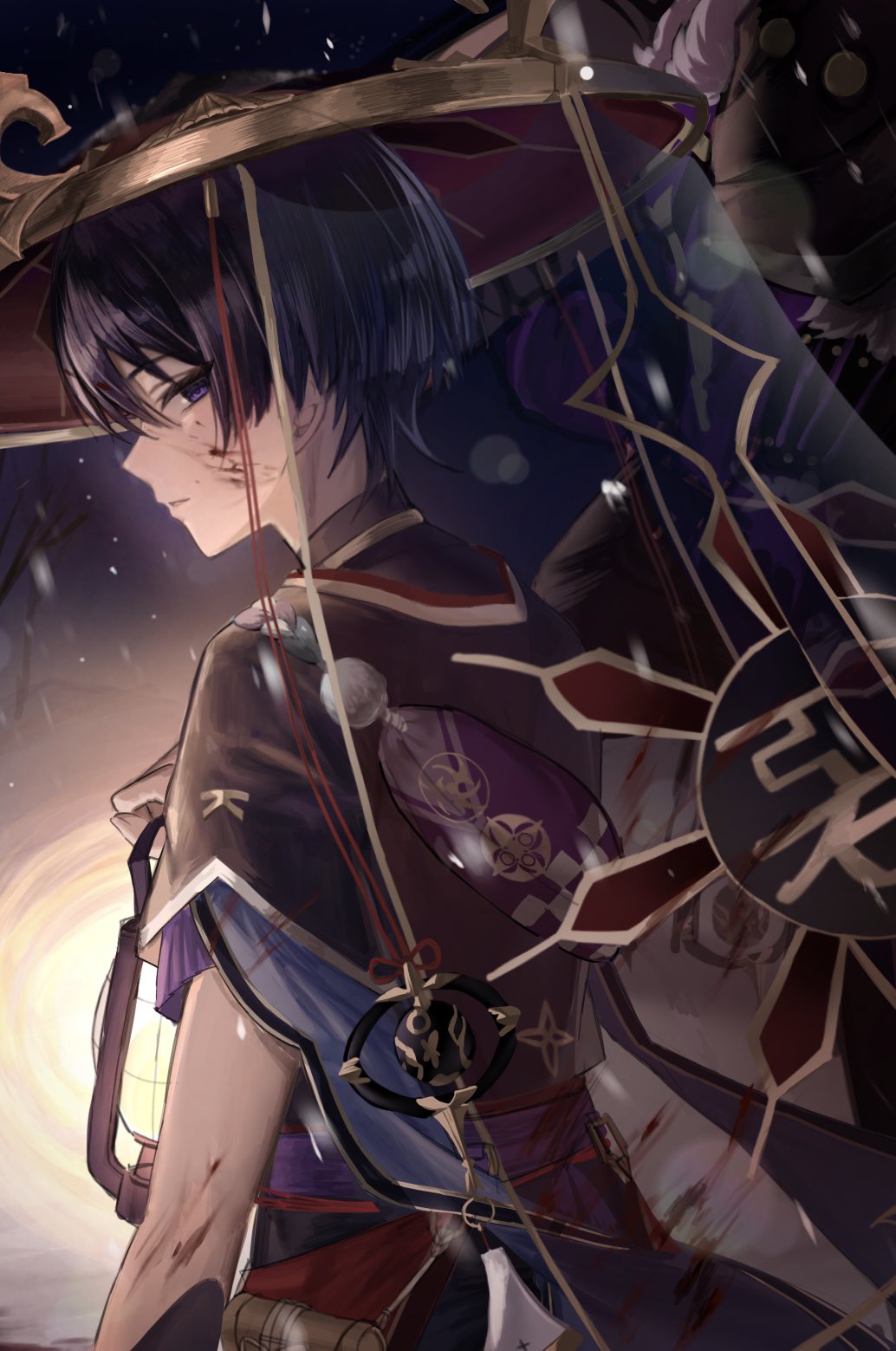 yu (geda4335), electrohammer vanguard (genshin impact), scaramouche (genshin impact), genshin impact, highres, 2boys, arm at side, arm guards, armor, bare tree, black hair, black kimono, black sleeves, blood, blood on arm, blood on clothes, blood on face, blunt ends, bodysuit, eyelashes, fatui logo, from behind, fur collar, furisode, gloves, gold, gold trim, half-closed eyes, haori himo, hat, holding lamp, japanese clothes, jewelry, jingasa, juban, kimono, layered sleeves, looking at viewer, looking back, male focus, mitsudomoe (shape), multiple boys, neck ring, night, parted lips, pauldrons, purple bag, purple eyes, purple gloves, purple rope, purple sash, purple sleeves, red hat, red kimono, red sash, rope, sash, see-through clothes, see-through veil, shimenawa, short sleeves, shoulder armor, sideways mouth, snowing, tomoe (symbol), tree, tsurime, turtleneck, turtleneck bodysuit, veil, white kimono, white rope