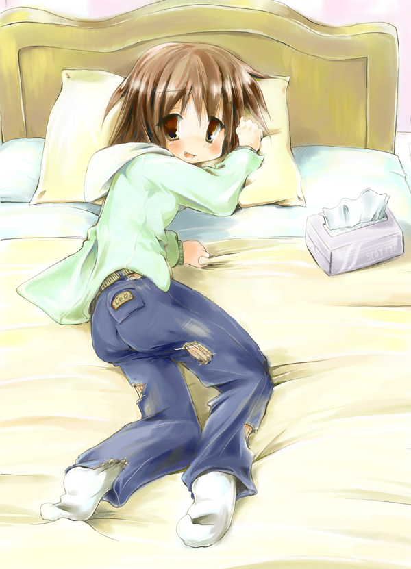 sakanaya nakasa, kusakabe misao, lucky star, 00s, bed, brown hair, denim, fang, hood, hoodie, jeans, lying, pants, pillow, solo, tissue, tissue box