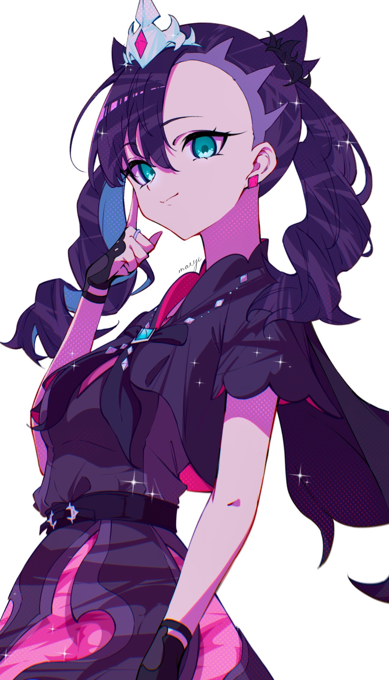 marie (pixiv59672544), marnie (champion) (pokemon), marnie (pokemon), nintendo, pokemon, pokemon masters ex, commentary request, highres, revision, 1girl, belt, black belt, black gloves, black hair, closed mouth, eyelashes, fingerless gloves, gloves, green eyes, hand up, jewelry, looking down, official alternate costume, ring, signature, simple background, solo, sparkle, tiara, twintails, white background