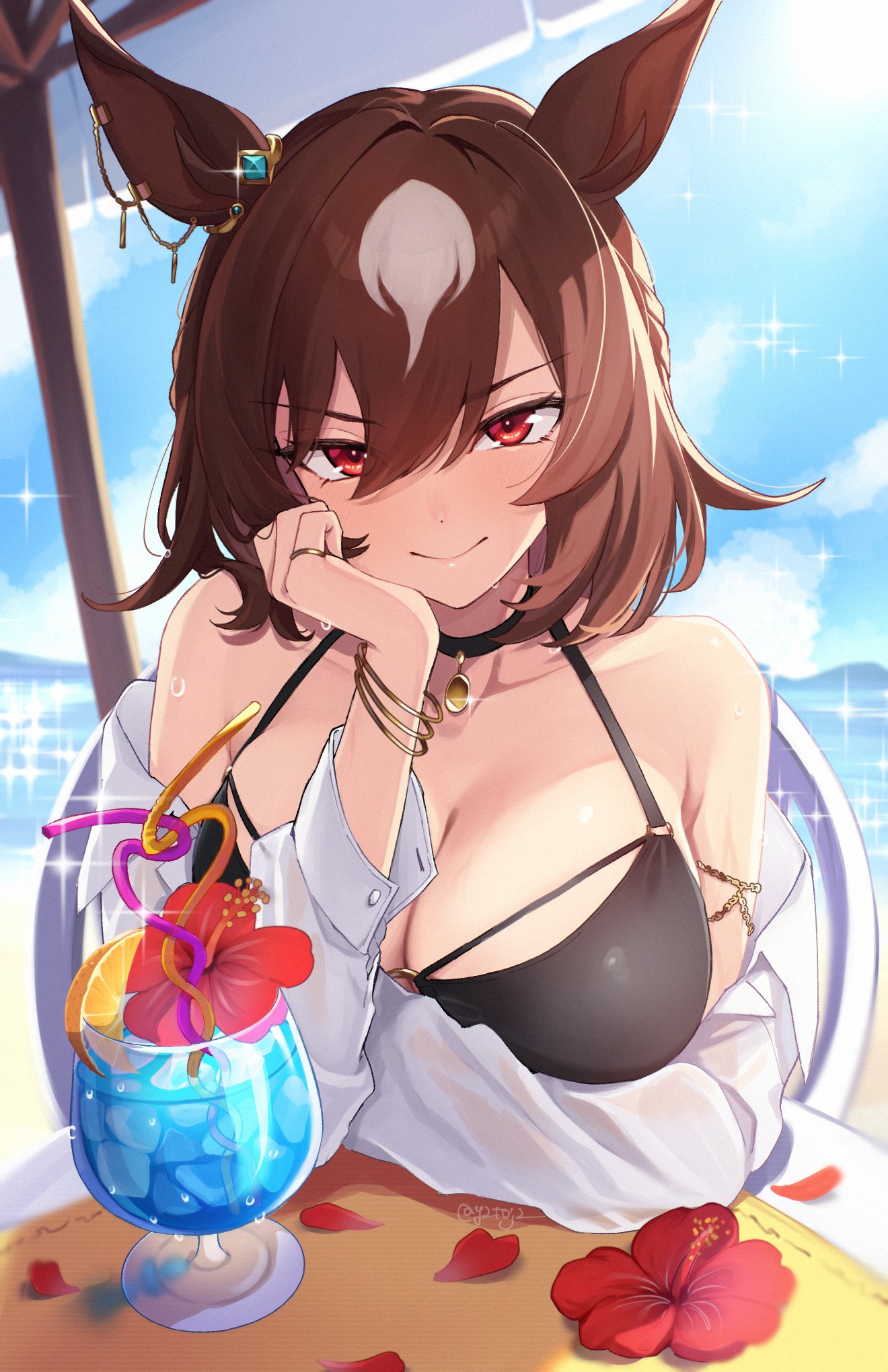 toji (y2toj2), sirius symboli (umamusume), umamusume, highres, 1girl, animal ears, beach, bikini, black bikini, bracelet, breasts, brown hair, chair, choker, cleavage, cloud, crazy straw, dress shirt, drink, drinking straw, ear ornament, flower, hair between eyes, halterneck, head rest, heart straw, hibiscus, horse ears, horse girl, ice, ice cube, jewelry, large breasts, leaning on table, long hair, long sleeves, looking at viewer, multicolored hair, ocean, off-shoulder shirt, off shoulder, pendant choker, red eyes, ring, shirt, sitting, sky, smile, solo, sparkle, streaked hair, swimsuit, table, tsurime, umbrella, water, white hair, white shirt