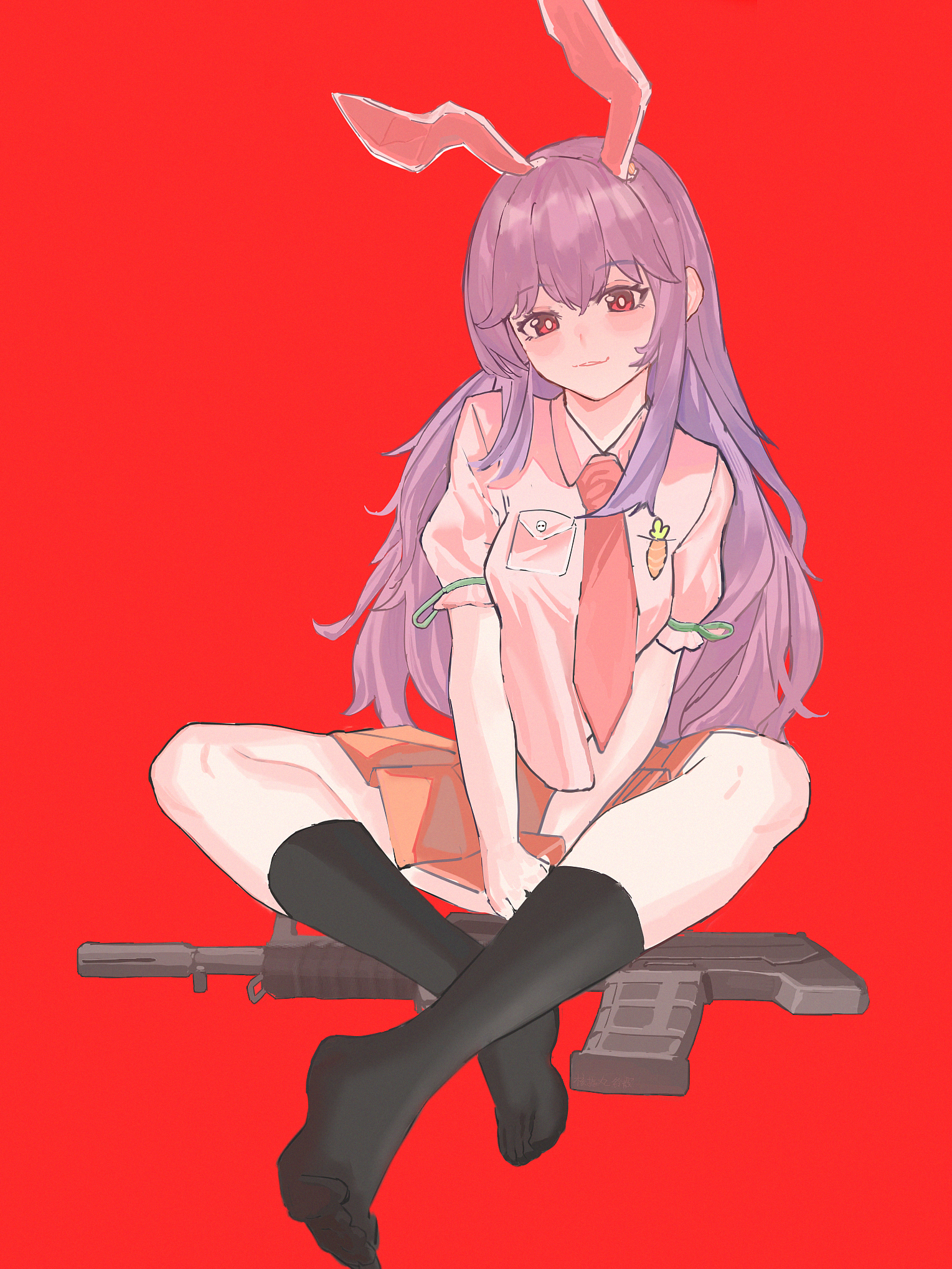 reisen udongein inaba, touhou, highres, 1girl, animal ears, assault rifle, black socks, bullpup, carrot pin, crossed legs, feet, gun, kakuburi marurin arare, long hair, necktie, no shoes, pink shirt, purple hair, qbz-95, rabbit ears, red background, red eyes, red necktie, red skirt, rifle, shirt, short sleeves, simple background, sitting, skirt, smile, socks, solo, toes, weapon, white shirt