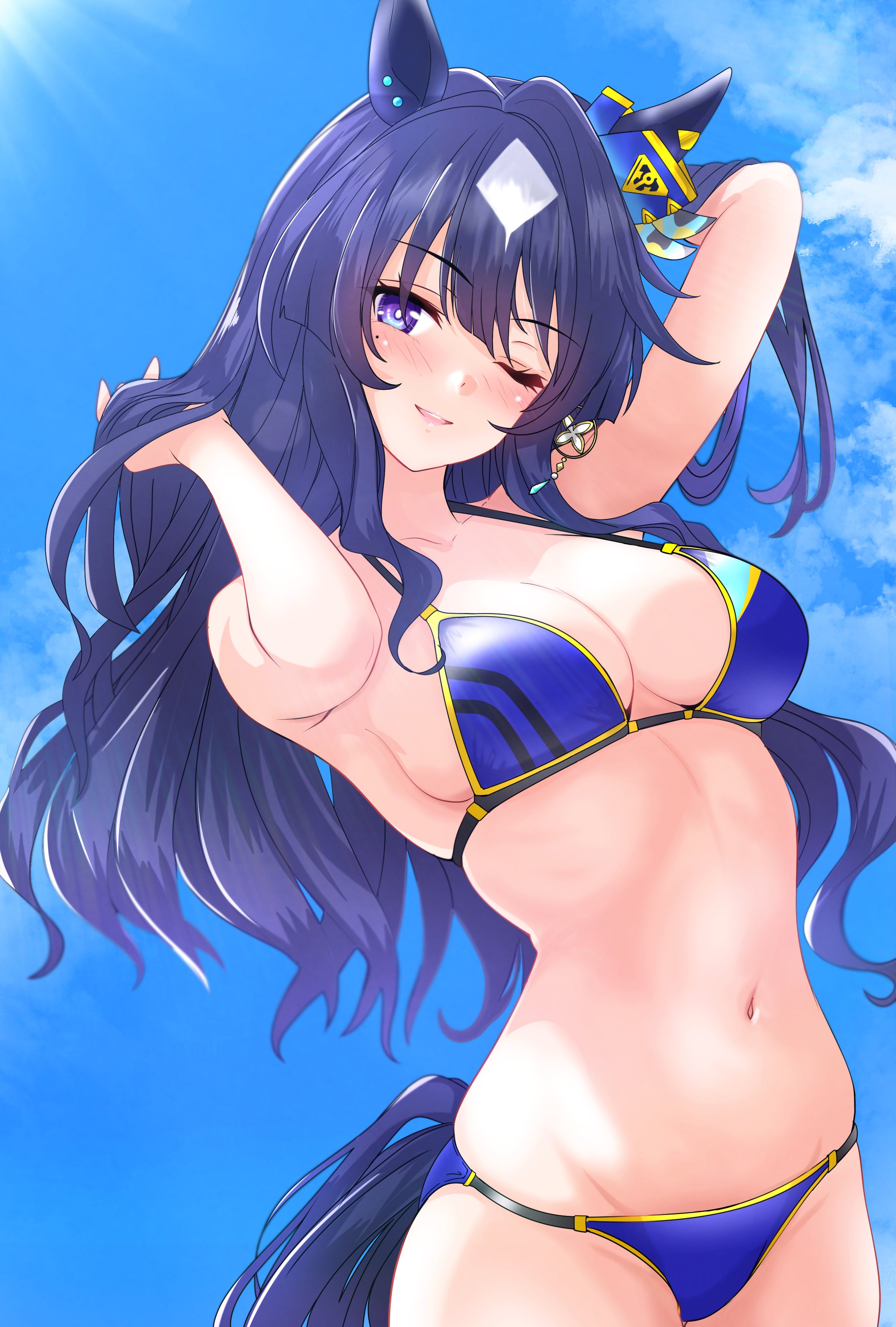 nitamako (sakamalh), verxina (umamusume), umamusume, absurdres, highres, 1girl, ;), alternate costume, animal ears, bare shoulders, bikini, blue bikini, blue hair, blue sky, blush, breasts, cleavage, ear covers, earrings, hair between eyes, horse ears, horse girl, jewelry, large breasts, long hair, looking at viewer, mole, mole under eye, multicolored hair, one eye closed, purple eyes, sideboob, single ear cover, single earring, sky, smile, solo, swimsuit, white hair