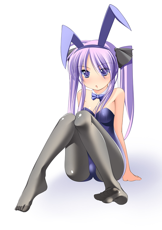 ahen, studio marimo, hiiragi kagami, lucky star, 00s, 1girl, animal ears, black pantyhose, bow, bowtie, detached collar, fake animal ears, feet, female focus, legs, leotard, long hair, no shoes, pantyhose, playboy bunny, purple eyes, purple hair, rabbit ears, sitting, soles, solo, thighs, toes, twintails