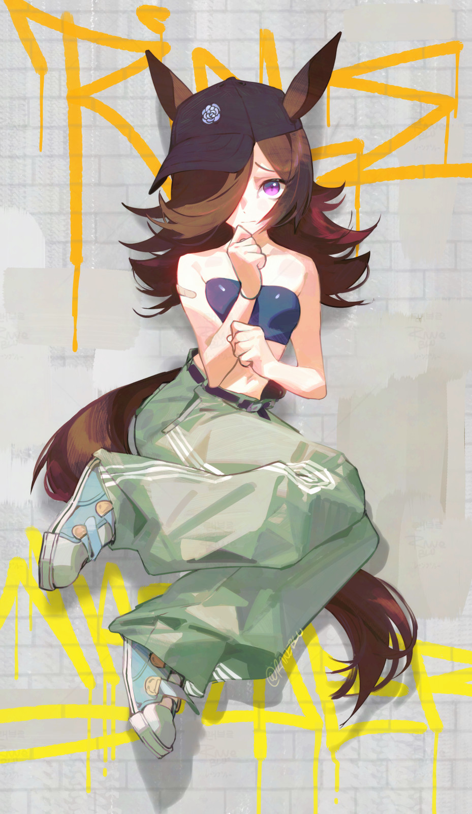 raneblu, rice shower (umamusume), umamusume, highres, 1girl, animal ears, bandaid, bandaid on arm, bandeau, bare shoulders, baseball cap, belt, black hat, breasts, brick wall, character name, closed mouth, ears through headwear, frown, full body, graffiti, green pants, hair over one eye, hat, horse ears, horse girl, horse tail, looking at viewer, midriff, navel, pants, pink eyes, raised eyebrows, shadow, shoes, small breasts, sneakers, solo, tail, twitter username, watermark