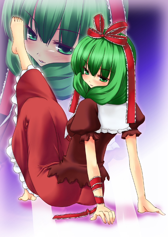 nigo (aozoragarou), kagiyama hina, touhou, 1girl, arm support, barefoot, feet, female focus, front ponytail, green eyes, green hair, leg up, long hair, looking back, matching hair/eyes, ribbon, sitting, solo, zoom layer