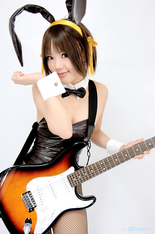 kipi-san, suzumiya haruhi, suzumiya haruhi no yuuutsu, photo (medium), 1girl, animal ears, asian, brown eyes, brown hair, cosplay, fake animal ears, female focus, fishnet pantyhose, fishnets, guitar, hair ribbon, instrument, leotard, looking at viewer, pantyhose, playboy bunny, rabbit ears, ribbon, smile, solo, suzumiya haruhi (cosplay)