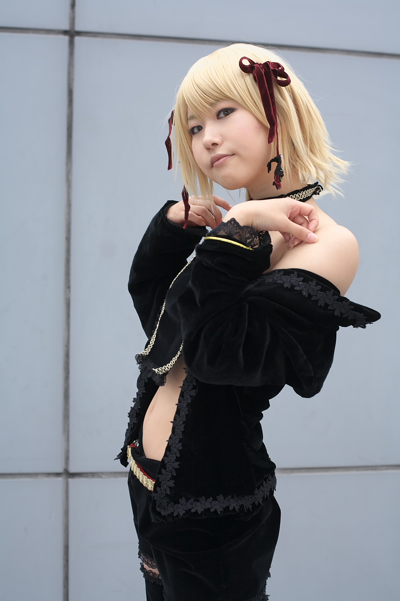 highres, photo (medium), 1girl, asian, bare shoulders, blonde hair, cosplay, hair ribbon, midriff, ribbon