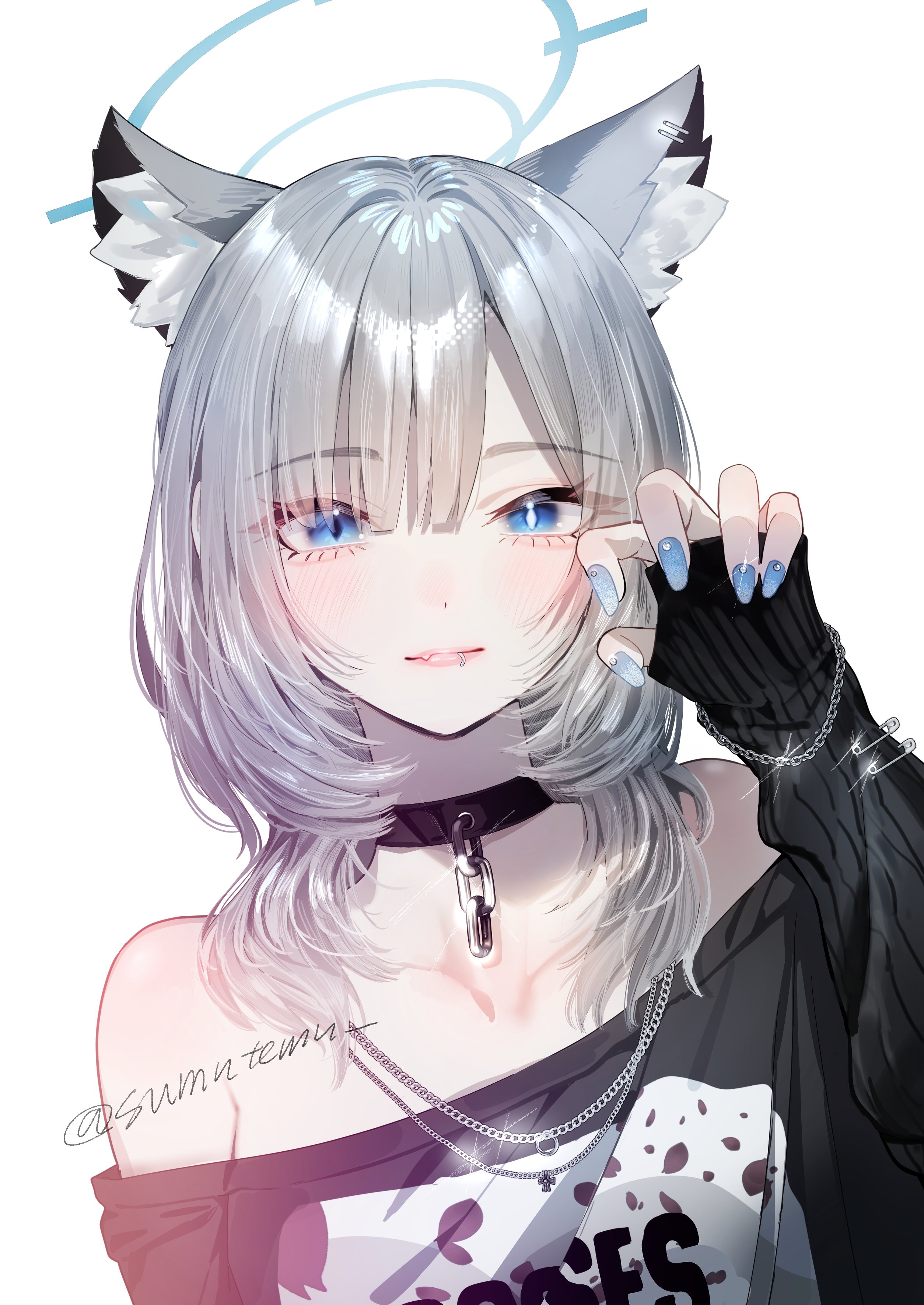 kamiyama sumu, shiroko (blue archive), blue archive, absurdres, highres, 1girl, alternate costume, animal ear fluff, animal ears, bare shoulders, black choker, black gloves, black shirt, blue eyes, blue nails, chain, chain necklace, choker, claw pose, collarbone, face piercing, facing viewer, fang, fingerless gloves, gloves, grey hair, halo, jewelry, light blush, lip piercing, looking at viewer, medium hair, mismatched pupils, nail polish, necklace, off-shoulder shirt, off shoulder, piercing, print shirt, safety pin, shirt, simple background, solo, swept bangs, twitter username, white background, wolf ears, wrist chain