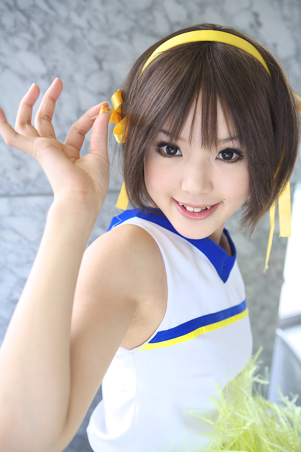 kipi-san, suzumiya haruhi, suzumiya haruhi no yuuutsu, highres, photo (medium), 1girl, asian, brown eyes, brown hair, cheerleader, cosplay, female focus, looking at viewer, mole, smile, solo, suzumiya haruhi (cosplay)