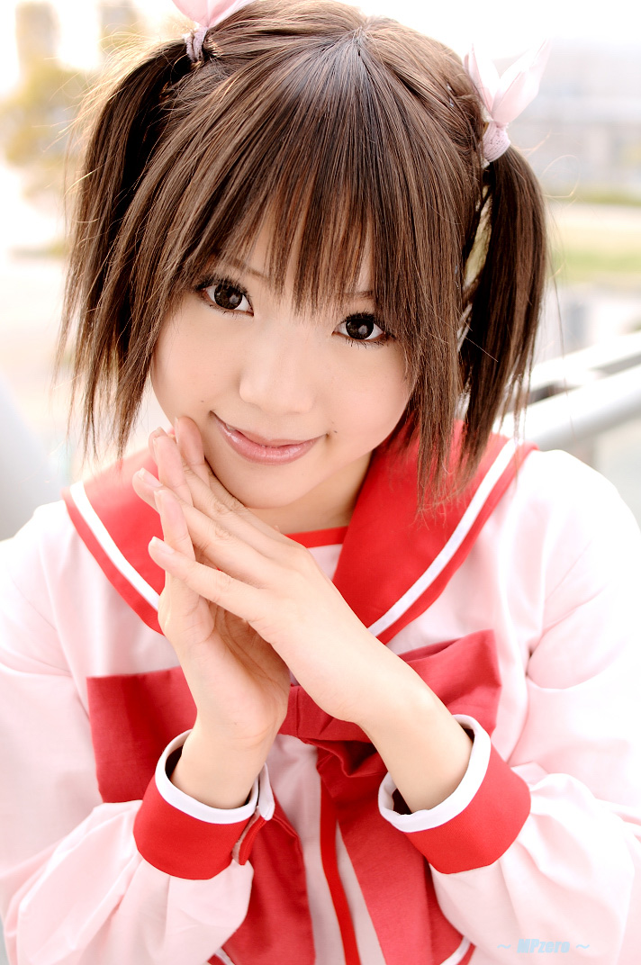 kipi-san, yuzuhara konomi, to heart (series), to heart 2, photo (medium), 1girl, asian, brown hair, cosplay, female focus, looking at viewer, mole, outdoors, school uniform, serafuku, short hair, smile, solo, twintails, yuzuhara konomi (cosplay)