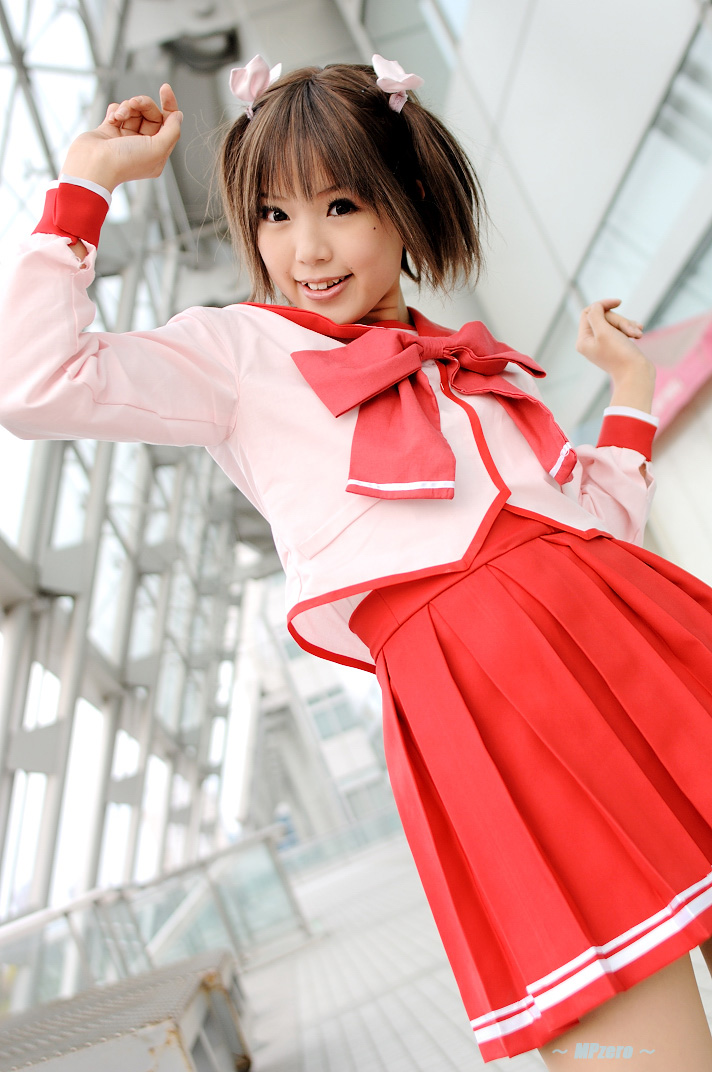 kipi-san, yuzuhara konomi, to heart (series), to heart 2, photo (medium), 1girl, asian, brown hair, cosplay, dutch angle, female focus, looking at viewer, mole, outdoors, school uniform, serafuku, short hair, solo, twintails, yuzuhara konomi (cosplay)