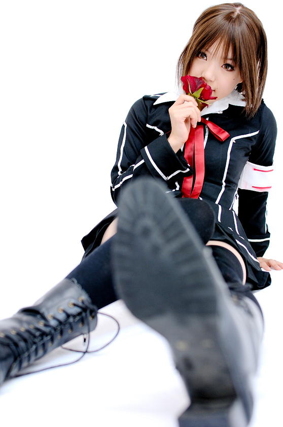 kipi-san, kurosu yuuki, vampire knight, photo (medium), 1girl, armband, asian, boots, brown eyes, brown hair, cosplay, female focus, flower, kurosu yuuki (cosplay), rose, school uniform, serafuku, short hair, simple background, solo, thighhighs, white background, zettai ryouiki