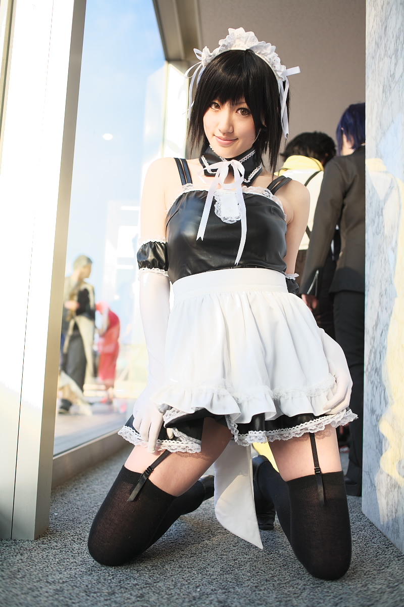 saya (cosplayer), sawatari izumi, kore ga watashi no goshujin-sama, black footwear, black legwear, highres, photo (medium), 3girls, apron, asian, bare shoulders, black hair, blurry, cosplay, depth of field, detached collar, elbow gloves, facing viewer, full body, garter straps, gloves, japanese (nationality), kneeling, looking at viewer, maid, maid apron, maid headdress, multiple girls, nakabayashi yoshitaka's maid uniform, sawatari izumi (cosplay), short hair, sitting, solo focus, thighhighs, waist apron, white apron, white gloves, zettai ryouiki