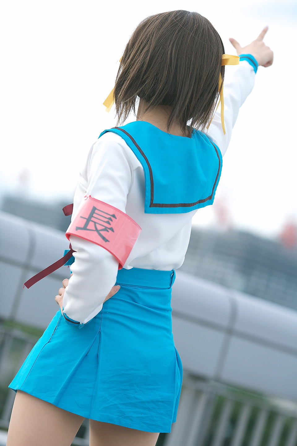 kipi-san, suzumiya haruhi, suzumiya haruhi no yuuutsu, highres, photo (medium), 1girl, armband, asian, brown hair, cosplay, dutch angle, female focus, outdoors, school uniform, solo, suzumiya haruhi (cosplay)