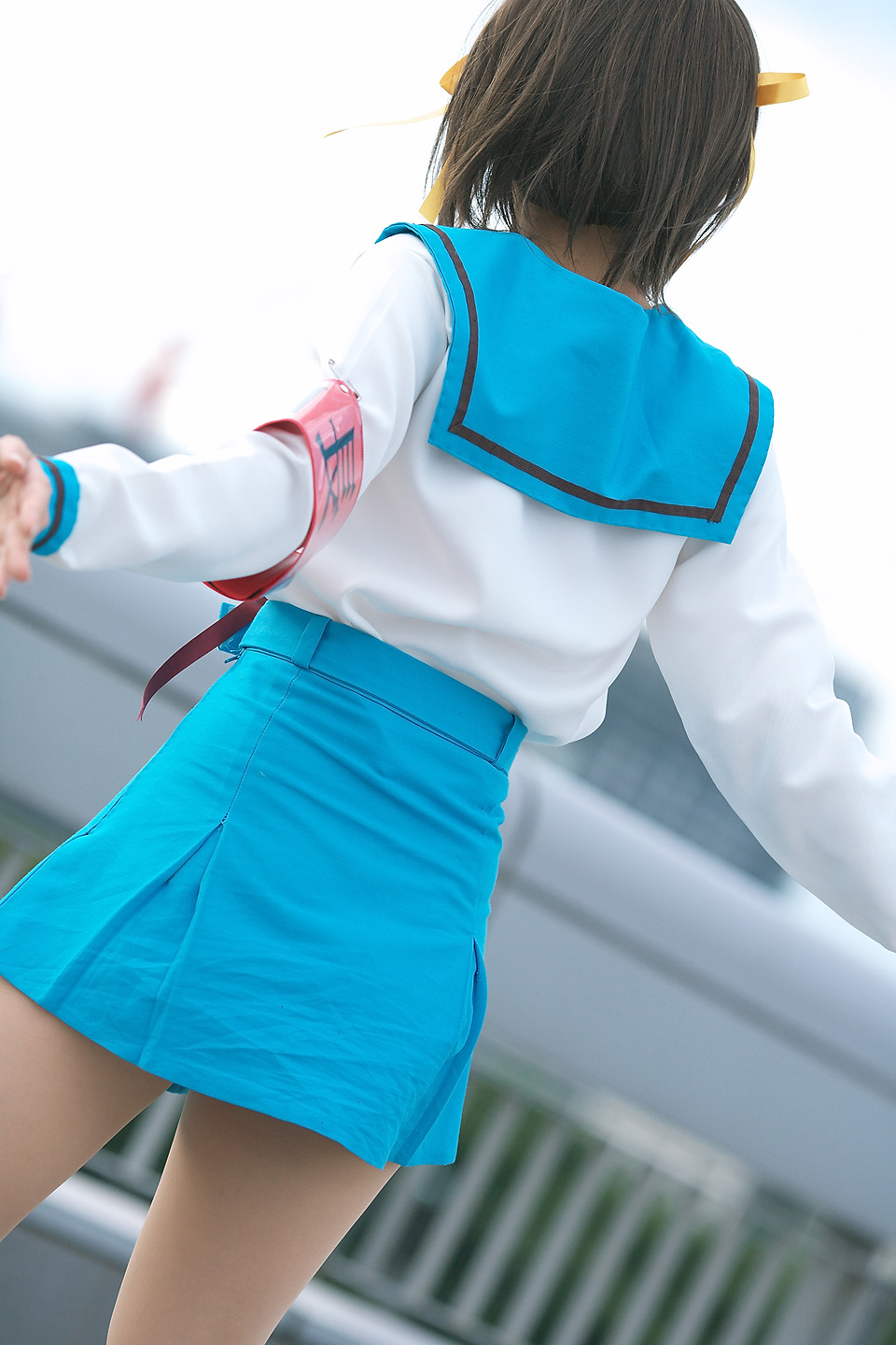 kipi-san, suzumiya haruhi, suzumiya haruhi no yuuutsu, highres, photo (medium), 1girl, armband, asian, brown hair, cosplay, dutch angle, female focus, outdoors, school uniform, solo, suzumiya haruhi (cosplay)