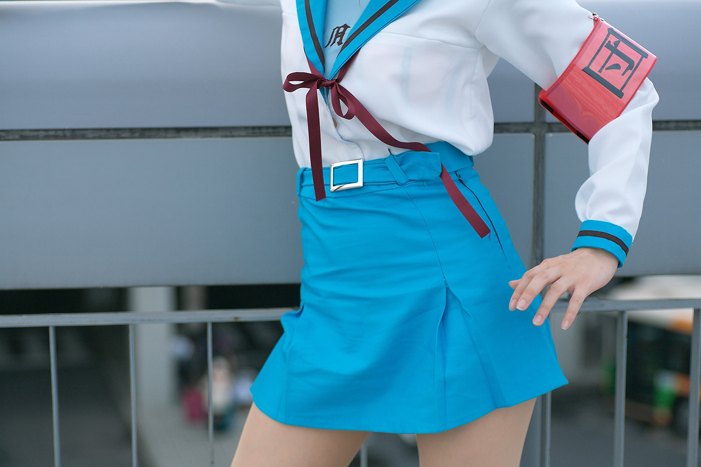 kipi-san, suzumiya haruhi, suzumiya haruhi no yuuutsu, photo (medium), 1girl, armband, asian, cosplay, female focus, outdoors, school uniform, solo, suzumiya haruhi (cosplay)