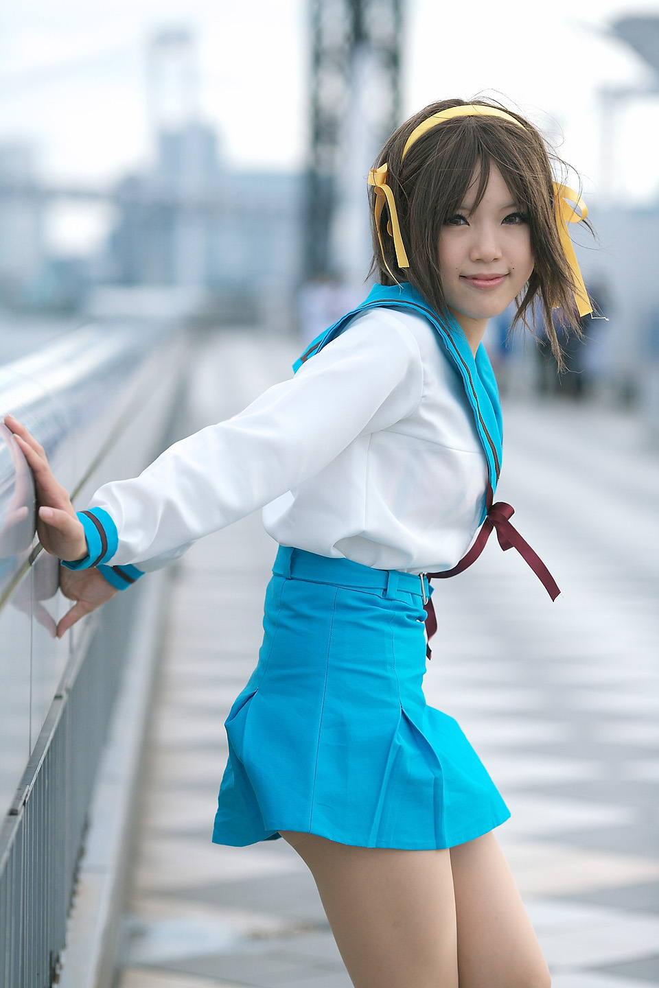 kipi-san, suzumiya haruhi, suzumiya haruhi no yuuutsu, highres, photo (medium), 1girl, asian, brown eyes, brown hair, cosplay, female focus, looking at viewer, mole, outdoors, school uniform, smile, solo, suzumiya haruhi (cosplay)