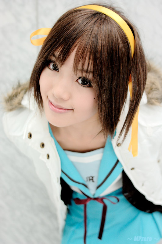 kipi-san, suzumiya haruhi, suzumiya haruhi no yuuutsu, photo (medium), 1girl, asian, brown eyes, brown hair, cosplay, female focus, looking at viewer, mole, school uniform, smile, solo, suzumiya haruhi (cosplay)