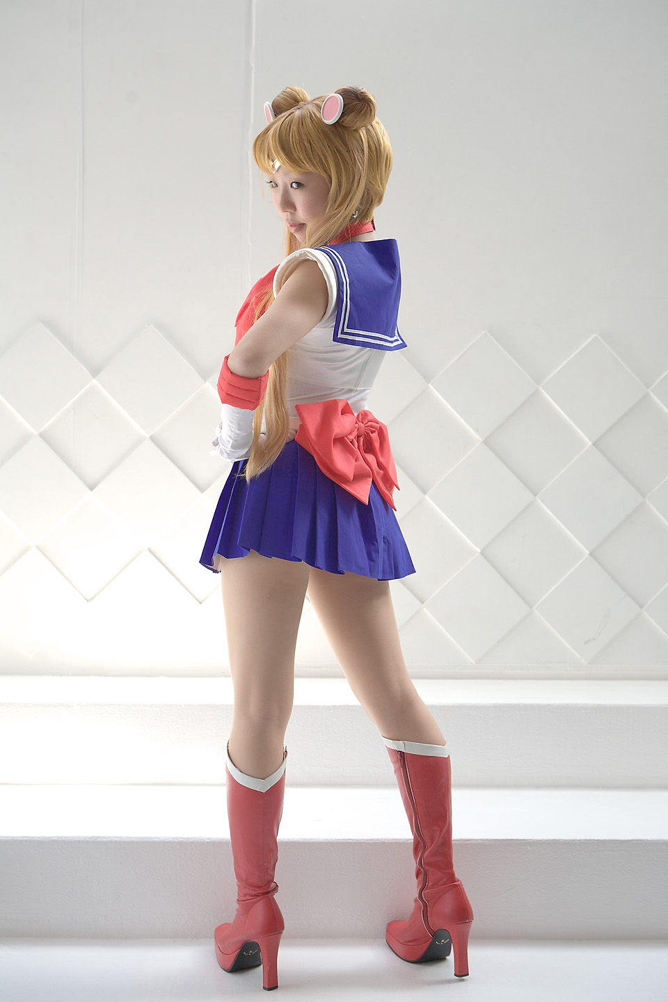 sailor moon, tsukino usagi, bishoujo senshi sailor moon, highres, photo (medium), blonde hair, boots, cosplay, high heels, knee boots, shoes