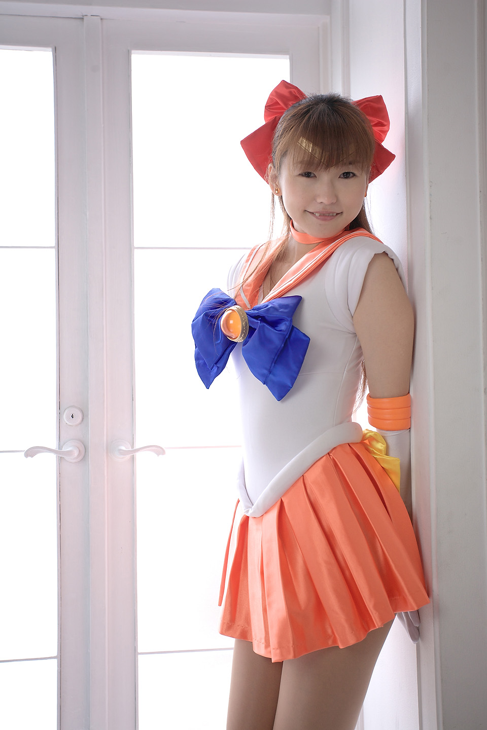 kumi, aino minako, sailor venus, bishoujo senshi sailor moon, highres, photo (medium), blonde hair, bow, cosplay, elbow gloves, fang, gloves, hair bow
